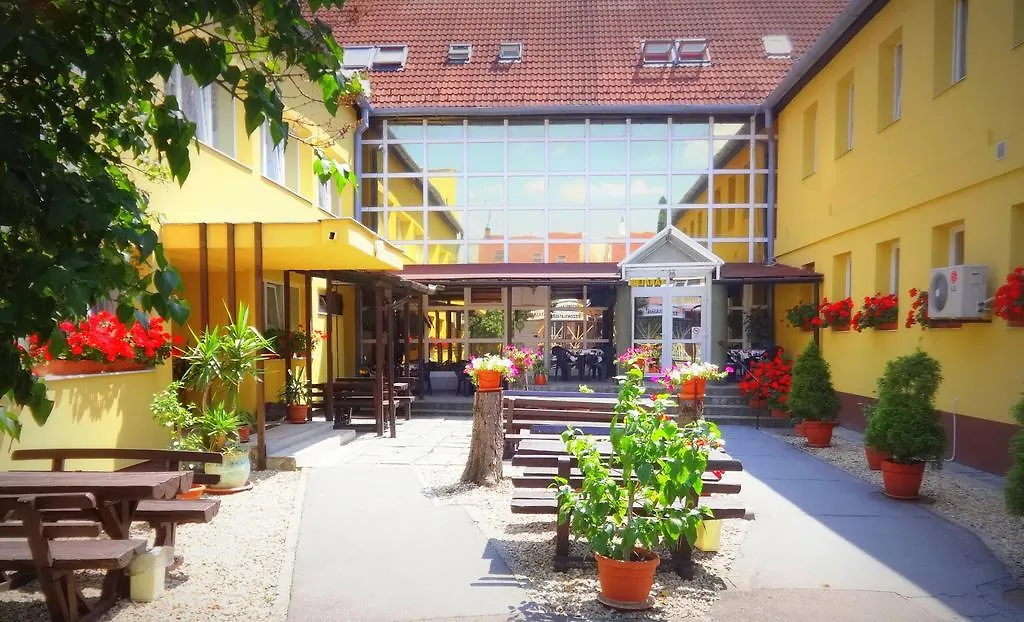 Botax Motel Eger